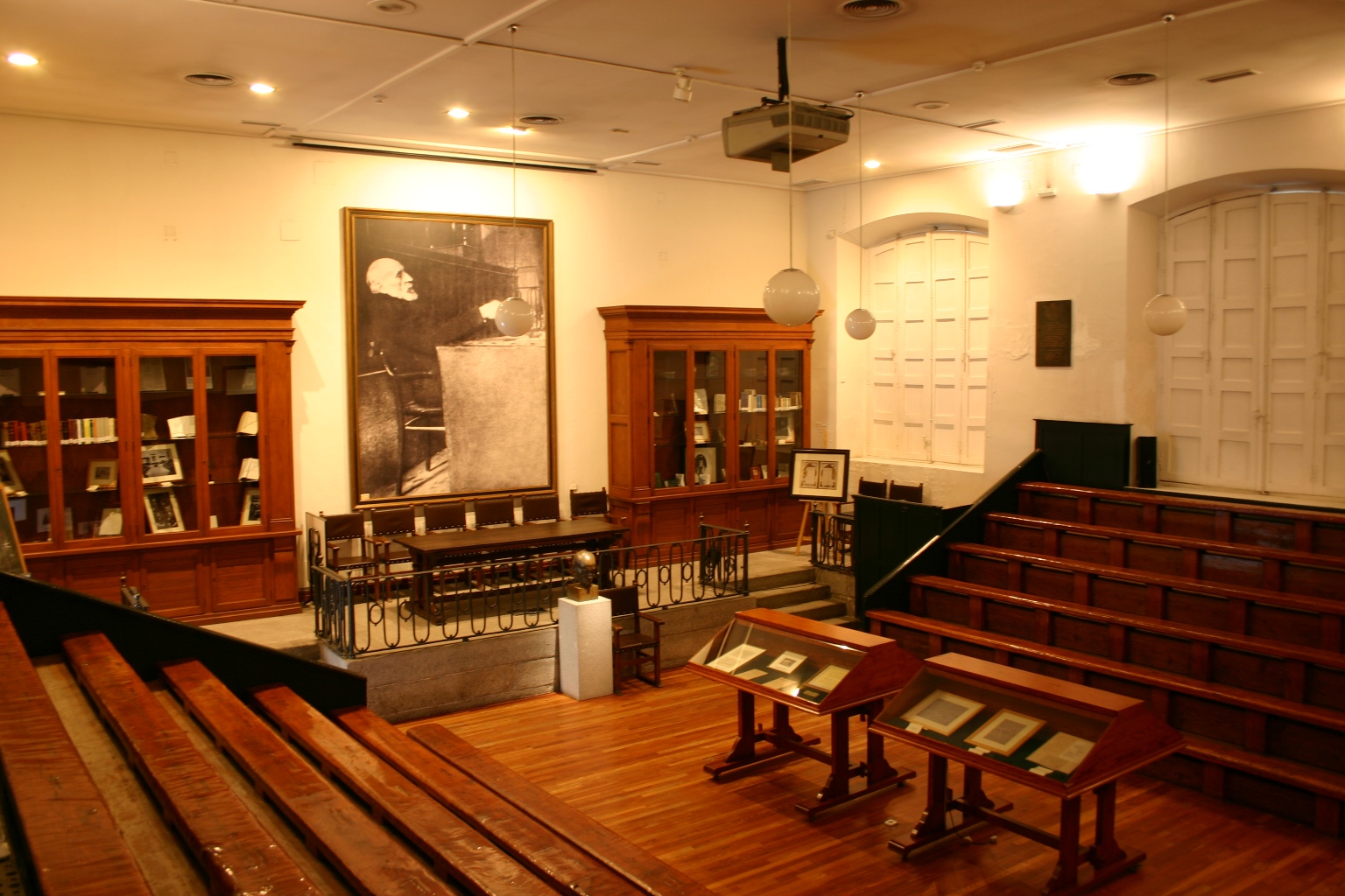 Aula de Cajal, Ilustre Colegio Oficial de Médicos de Madrid, Madrid - 01.JPG